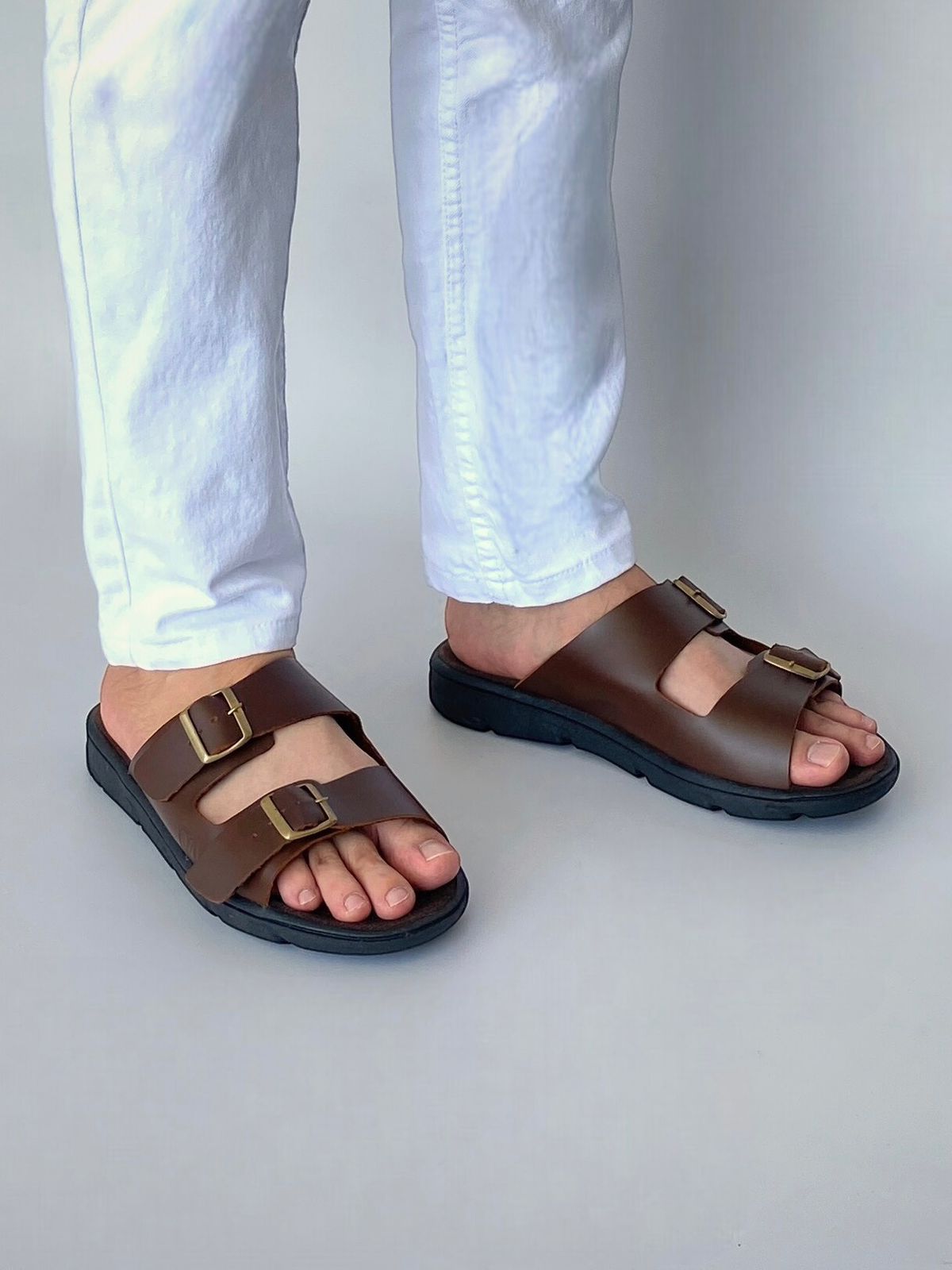 Sandalias Dos Hebillas color marrón